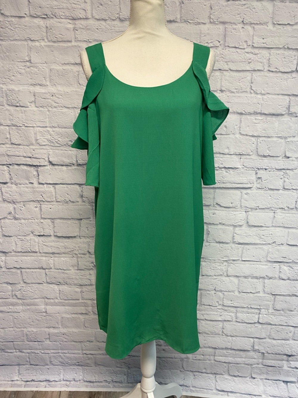 eesome Green Cold-Shoulder Ruffle Shift Dress Size Small